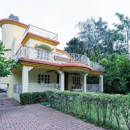 Capital O 47539Capital O Umbergaon Club Umargam Bagian luar foto