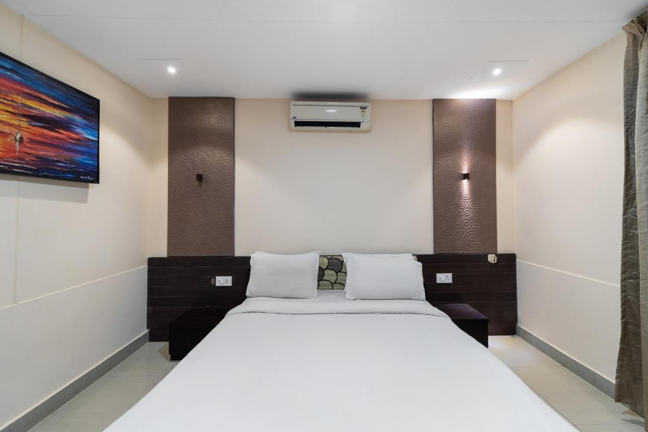 Capital O 47539Capital O Umbergaon Club Umargam Bagian luar foto